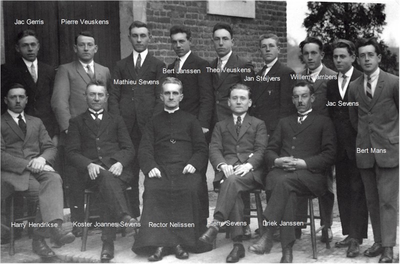 Kerkoor 1925 Tungelroij, Koster Seevens